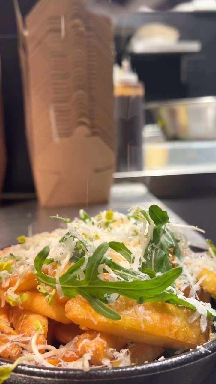 Lust auf puren Genuss? 🍟✨ Unsere Trüffel-Fritten mit hausgemachter …