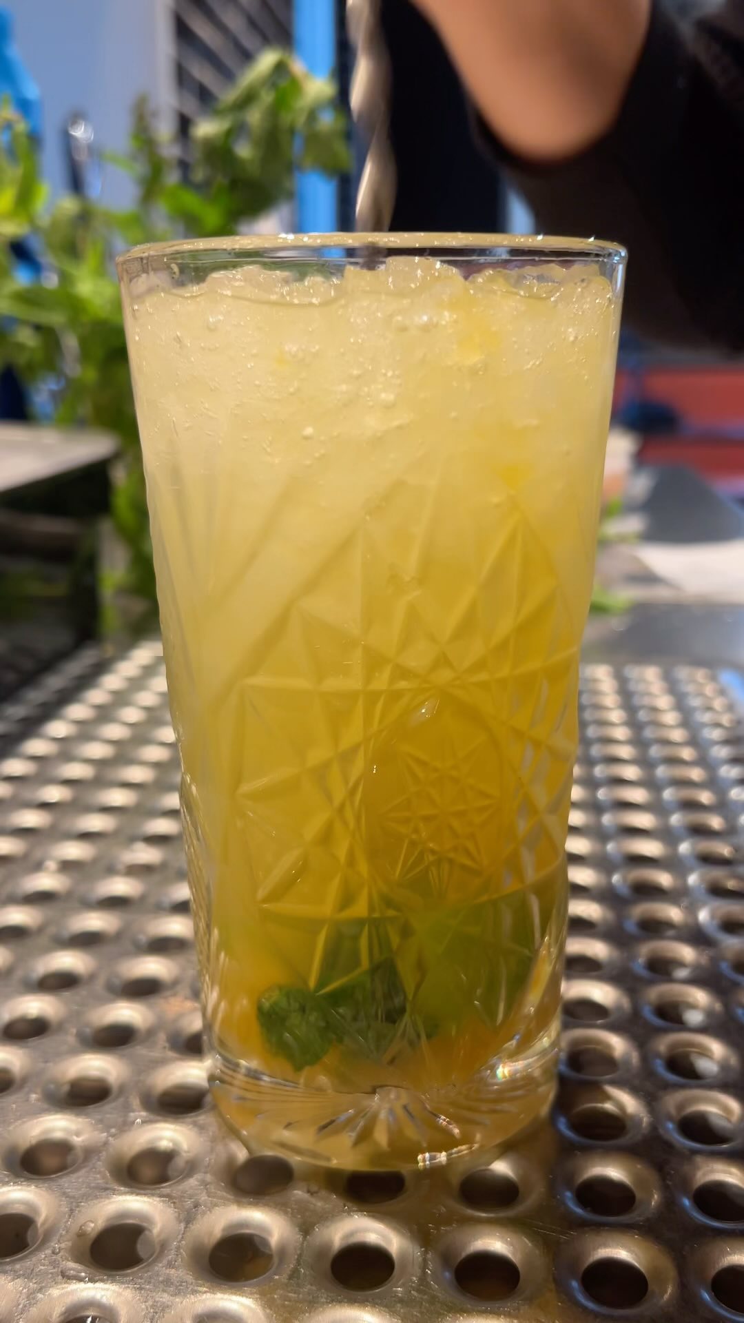 Heiße Tage, kühle Drinks🍹❄️ auch in den nächsten Tagen wird’s warm – perfekt …